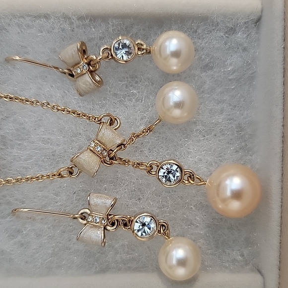 Pearl Rhinestone Bow Necklace Earring Ring Set Hong Kong - Picture 2 of 8